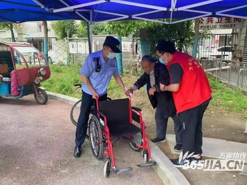 贊！合肥包河區(qū)城管開啟“暖心通道” 助力行動不便老人接種疫苗